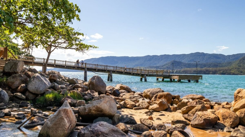 Ilhabela surpreende com suas praias paradisíacas e uma rica biodiversidade que encanta turistas (Imagem: Diogo Balisteri | Shutterstock)