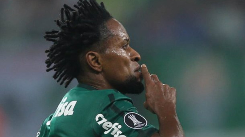 Aposentado desde 2017, Zé Roberto mantém uma rotina de treinos; recentemente, ele esteve ao lado de Raphael Veiga, camisa 23 do Palmeiras