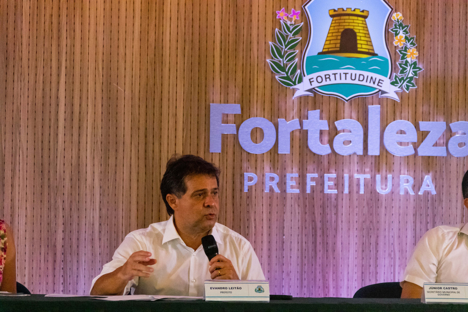 ￼EVANDRO Leitão garantiu que programa
 será implementado durante a gestão (Foto: Lorena Louise/Especial para O POVO)