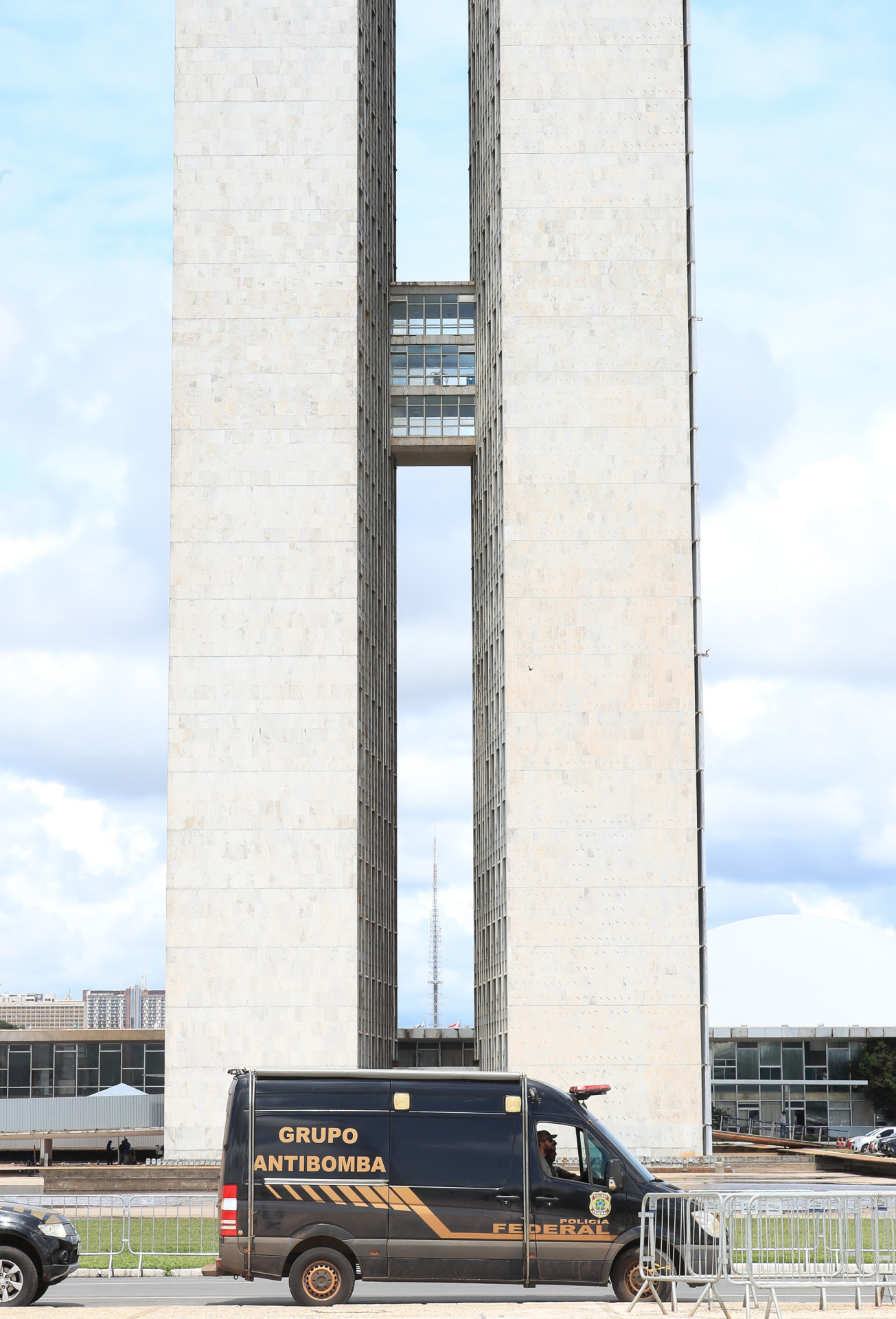 ￼POLICIAMENTO reforçado na Praça dos Três Poderes na véspera do aniversário de dois anos do 8 de janeiro (Foto: Lula Marques/ Agência Brasil)