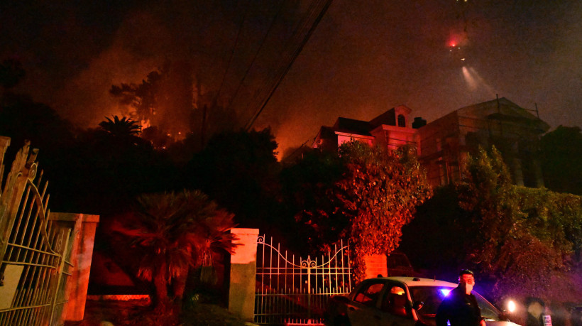 Incêndio atinge Sunset Fire, perto de Hollywood Blvd, em Hollywood Hills, em Los Angeles, Califórnia (EUA)