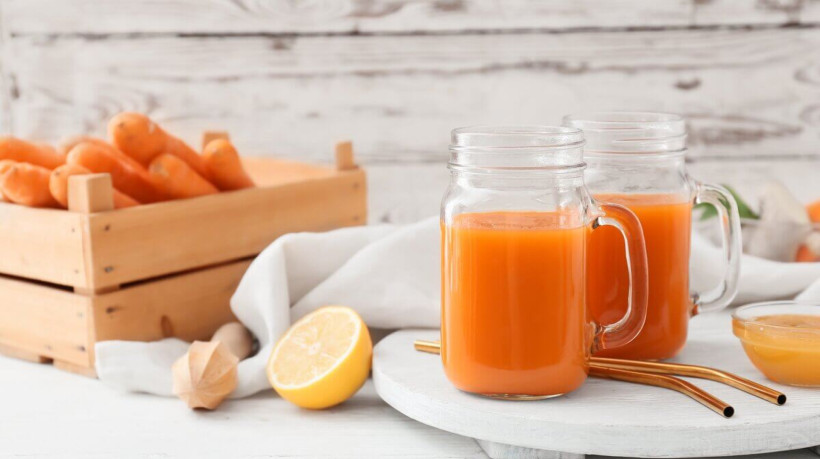 Suco de cenoura com limão (Imagem: Pixel-Shot | Shutterstock)