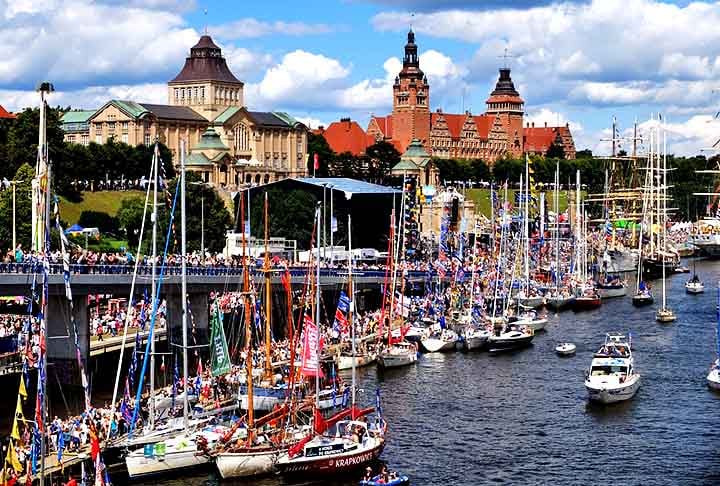 Passeios de barco estao entre as atividades de turismo e lazer mais apreciadas. Eles são charmosos por permitir uma perspectiva única das paisagens, com tranquilidade e a possibilidade de explorar lugares inacessíveis por terra. 