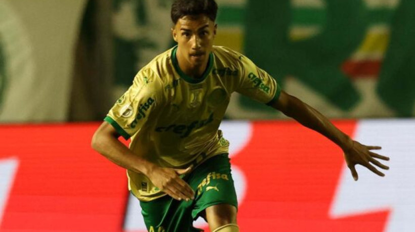 O jogador Vitor Reis, da SE Palmeiras, em jogo contra a equipe do EC Juventude, durante partida válida pela trigésima rodada, do Campeonato Brasileiro, Série A, no Estádio Alfredo Jaconi. (Foto: Cesar Greco/Palmeiras/by Canon)