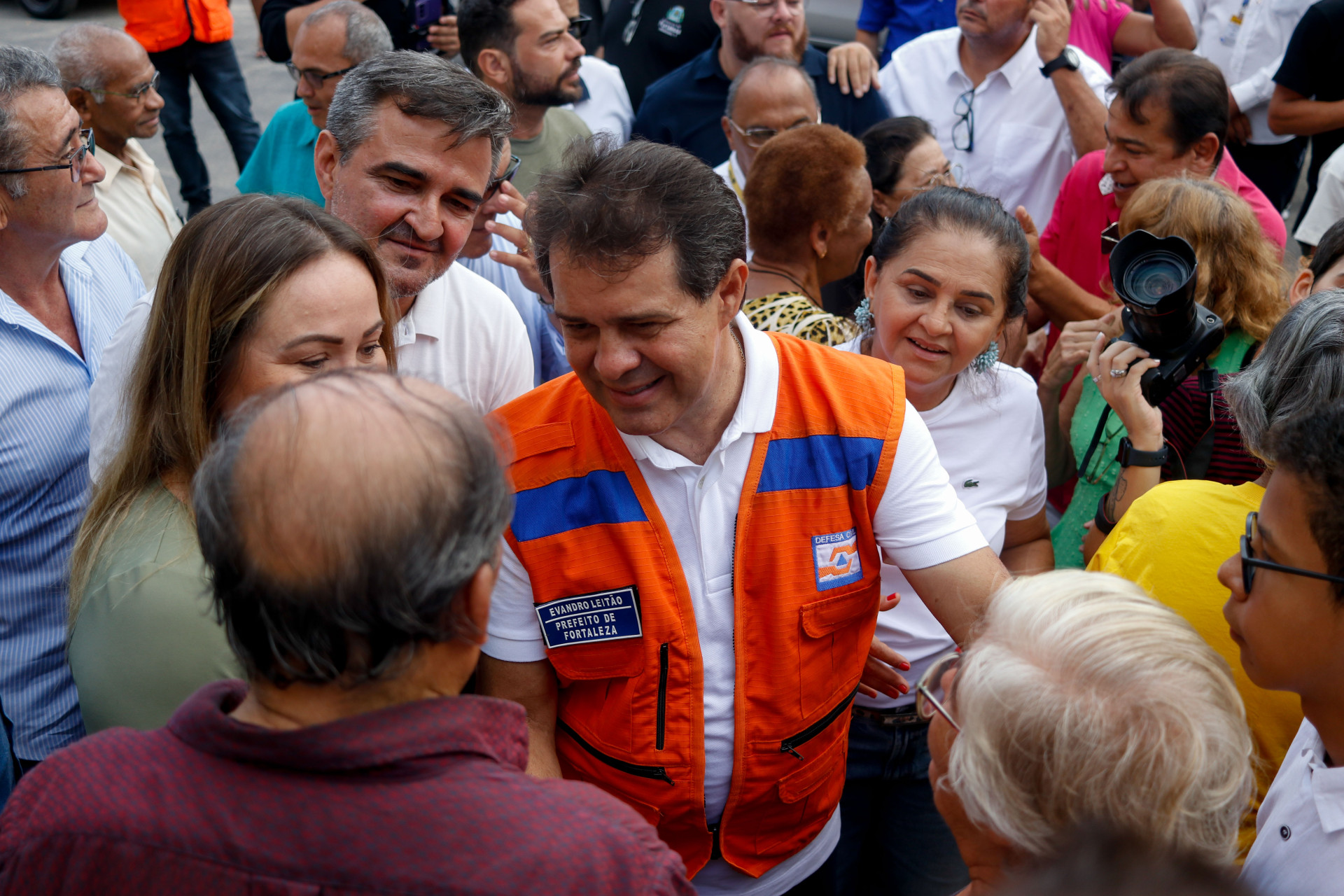 ￼PREFEITO Evandro Leitão visitou canais do Jardim Iracema (Foto: Samuel Setubal)