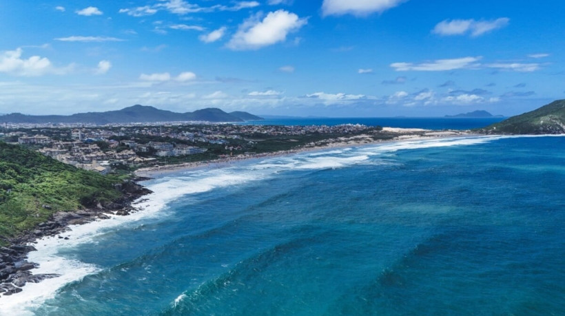 Florianópolis tem paisagens exuberantes e oferece uma rica variedade de experiências (Imagem: gustavo.gomes | Shutterstock)