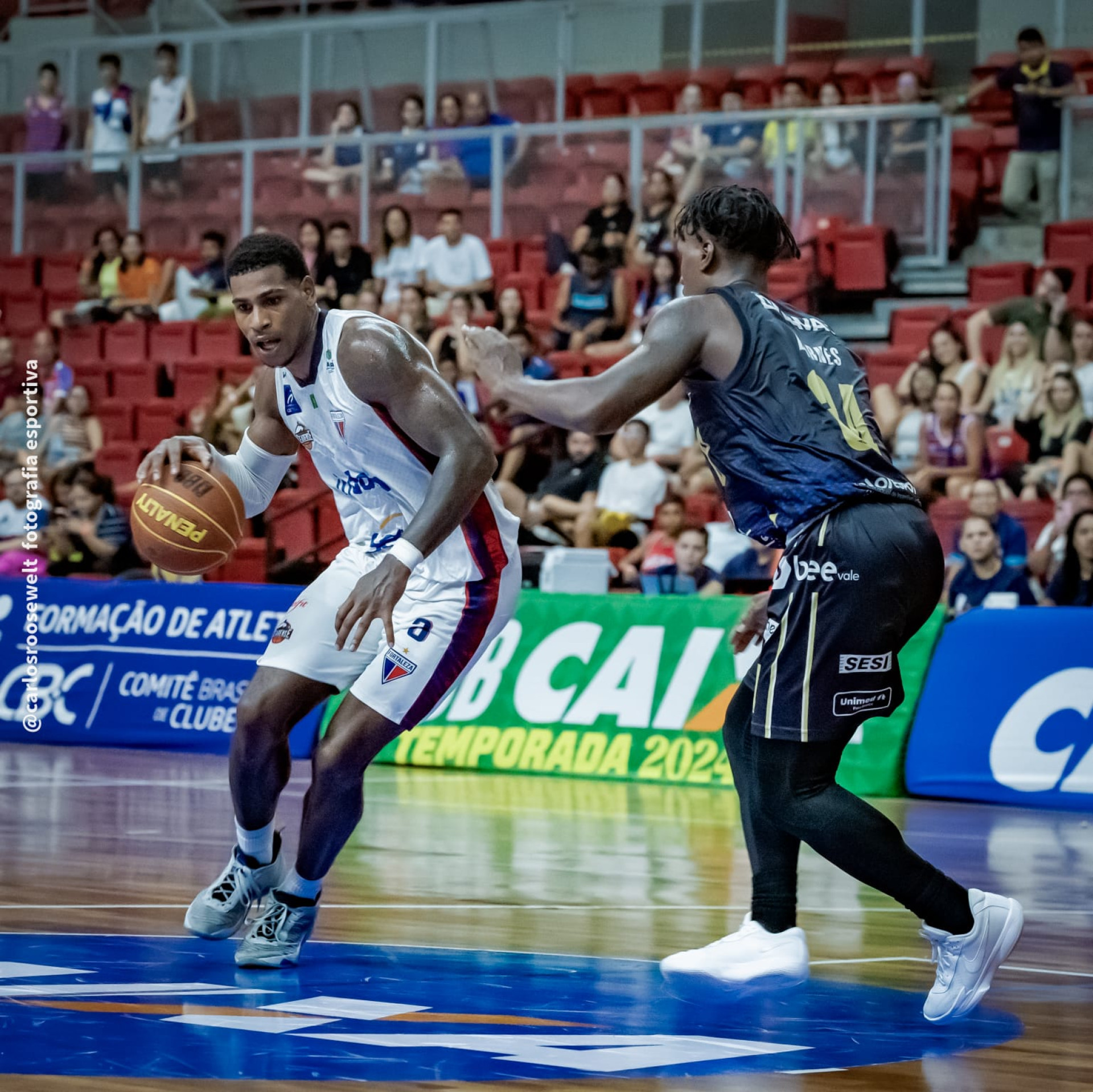 Fortaleza BC entrou em quadra na noite desta segunda-feira, 13, pelo NBB.  (Foto: Carlos Rooselvet/Fortaleza BC)