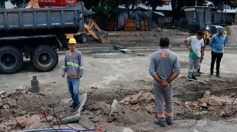 Obra da Avenida Heráclito Graça, no Centro de Fortaleza. 