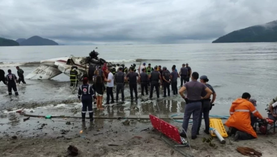 O acidente com um avião de pequeno porte em Ubatuba, no litoral de São Paulo, teve cenas de heroísmo por parte da mulher que estava dentro da aeronave. Testemunhas presentes no local relataram ao programa Fantástico, da Rede Globo, que Mireylle Fries foi fundamental para salvar da morte os dois filhos e o marido. 
