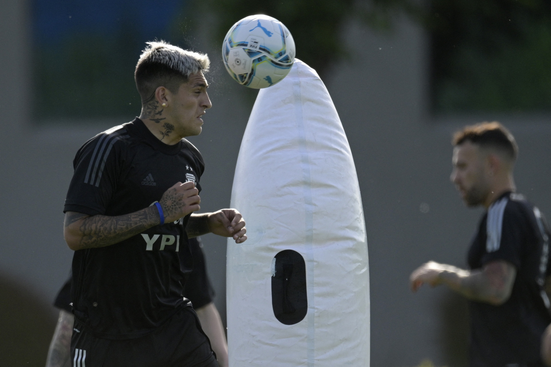 Gastón Ávila durante treino com a seleção principal da Argentina, em 2021
 (Foto: JUAN MABROMATA / AFP)