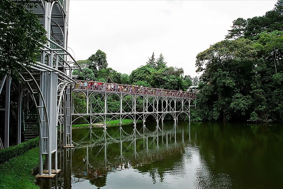 Curitiba (Capital do Paraná) - Apelido: Capital das Araucárias. População: 1,9 milhão 