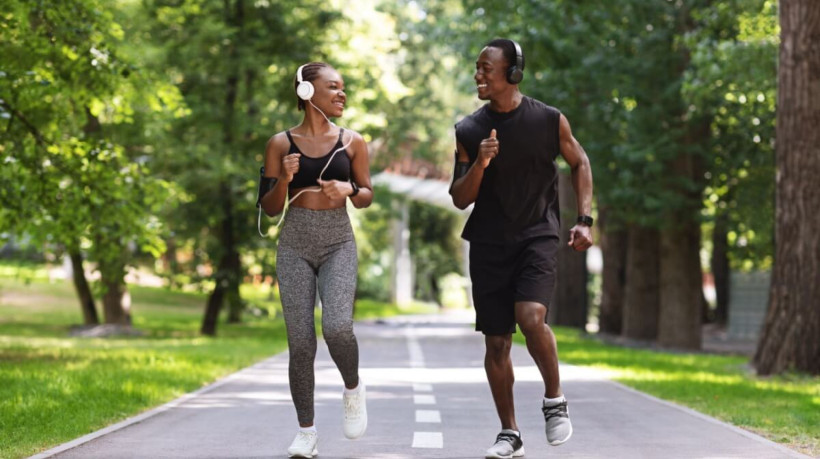 Os exercícios cardiovasculares são importantes para manter a boa saúde (Imagem: Prostock-studio | Shutterstock)