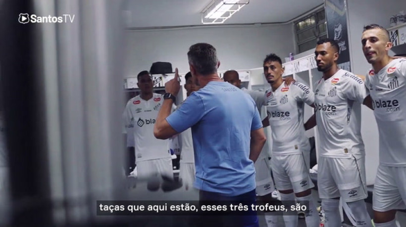 Discurso de Caixinha antes e depois da estreia vitoriosa no Santos; veja bastidores