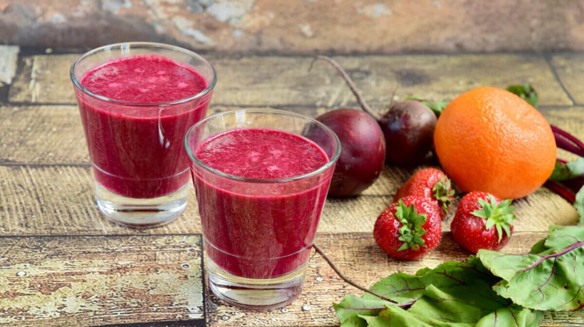 Suco de morango com beterraba e cenoura (Imagem: Amallia Eka | Shutterstock) 