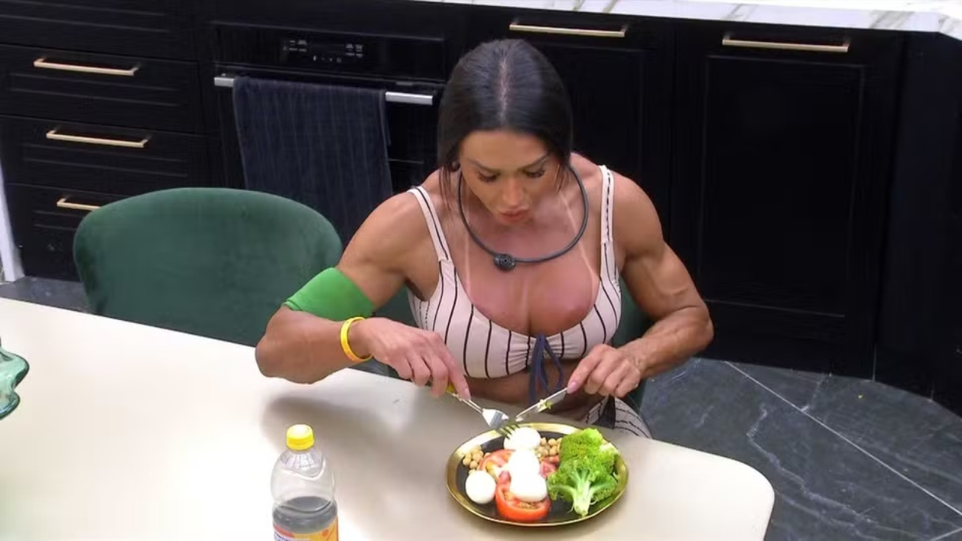 Gracyanne Barbosa foi para a Xepa e terá de se adaptar à quantidade limitada de comida, principalmente ovos (Foto: Reprodução/TV Globo)