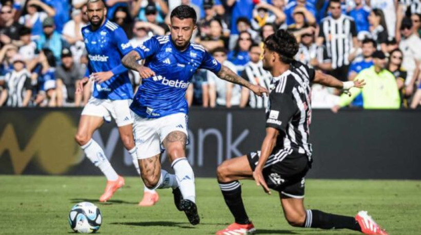 Em clássico muito brigado, equipes produzem pouco no ataque e terminam a partida sem um vencedor em Orlando 