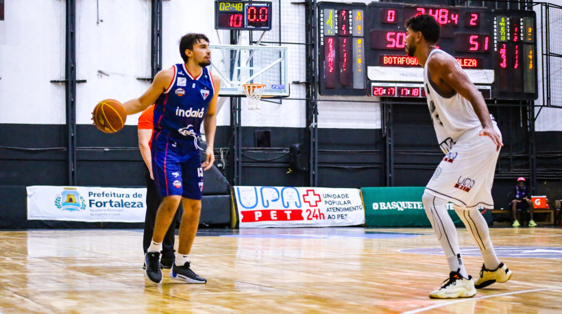 Fortaleza BC e Botafogo se enfrentaram nesta segunda-feira, 20, pelo NBB. 