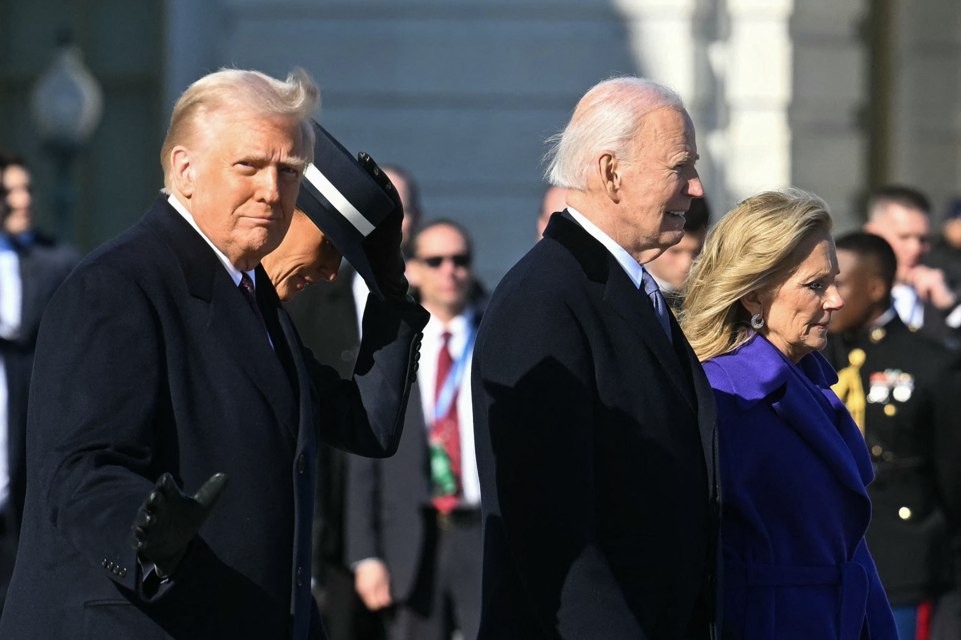 ￼DONALD Trump e Melania na cerimônia de despedida de Joe Biden e Jill Biden (Foto: JIM WATSON / AFP)