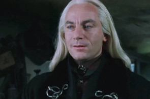 O ator Jason Isaacs,famoso por interpretar o vilão Lucius Malfoy na saga Harry Potte é a presença confirmada no Sana parte 1. 