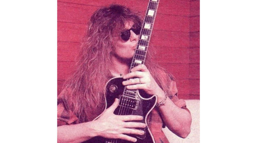 Guitarrista do Whitesnake, o músico inglês John Sykes morreu aos 65 anos em decorrência de um câncer