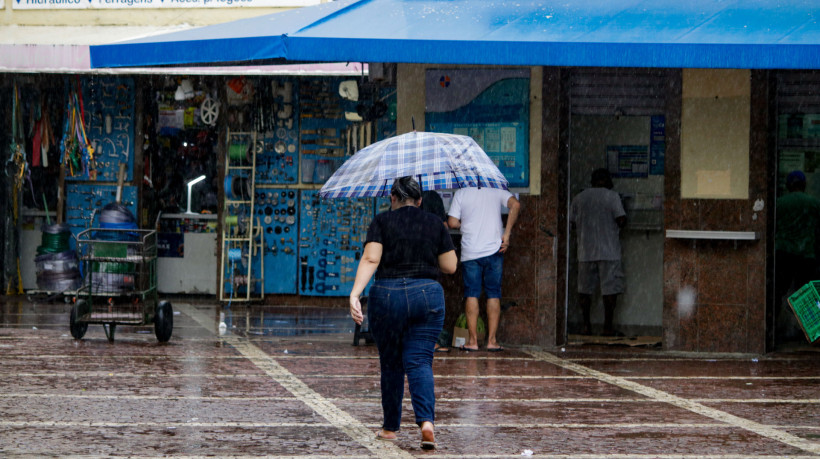 Imagem de apoio ilustrativo: tempo chuvoso no centro de Fortaleza