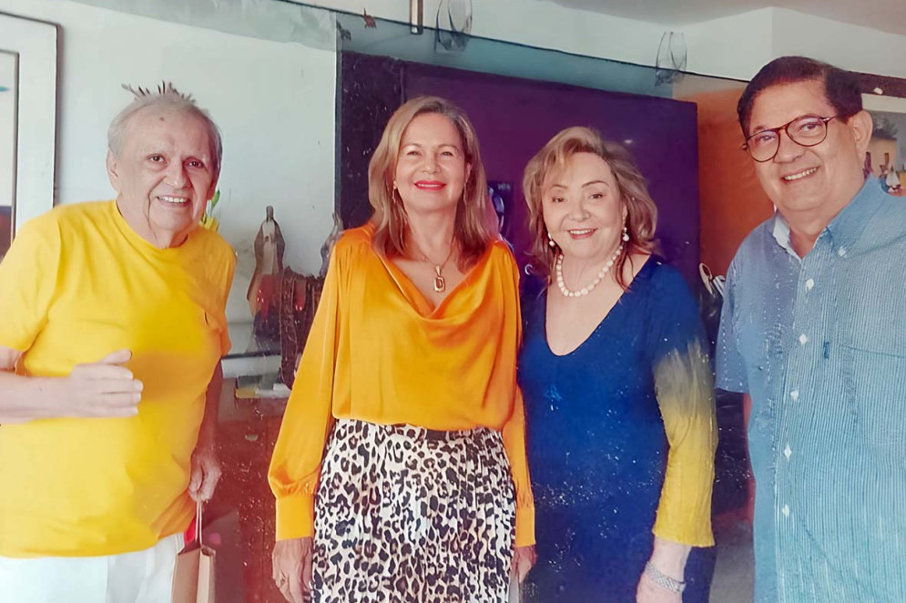 Com Wilma Patrício, Bel e Sá Júnior, no Residencial Jangada Clube, para a cearense de Formentera, Maria de Jesus Furtado Yarn, ou Mayans, que é o nome principal do marido, com o qual toca o fabuloso restô Es Moli de Sal (Foto: acervo pessoal)