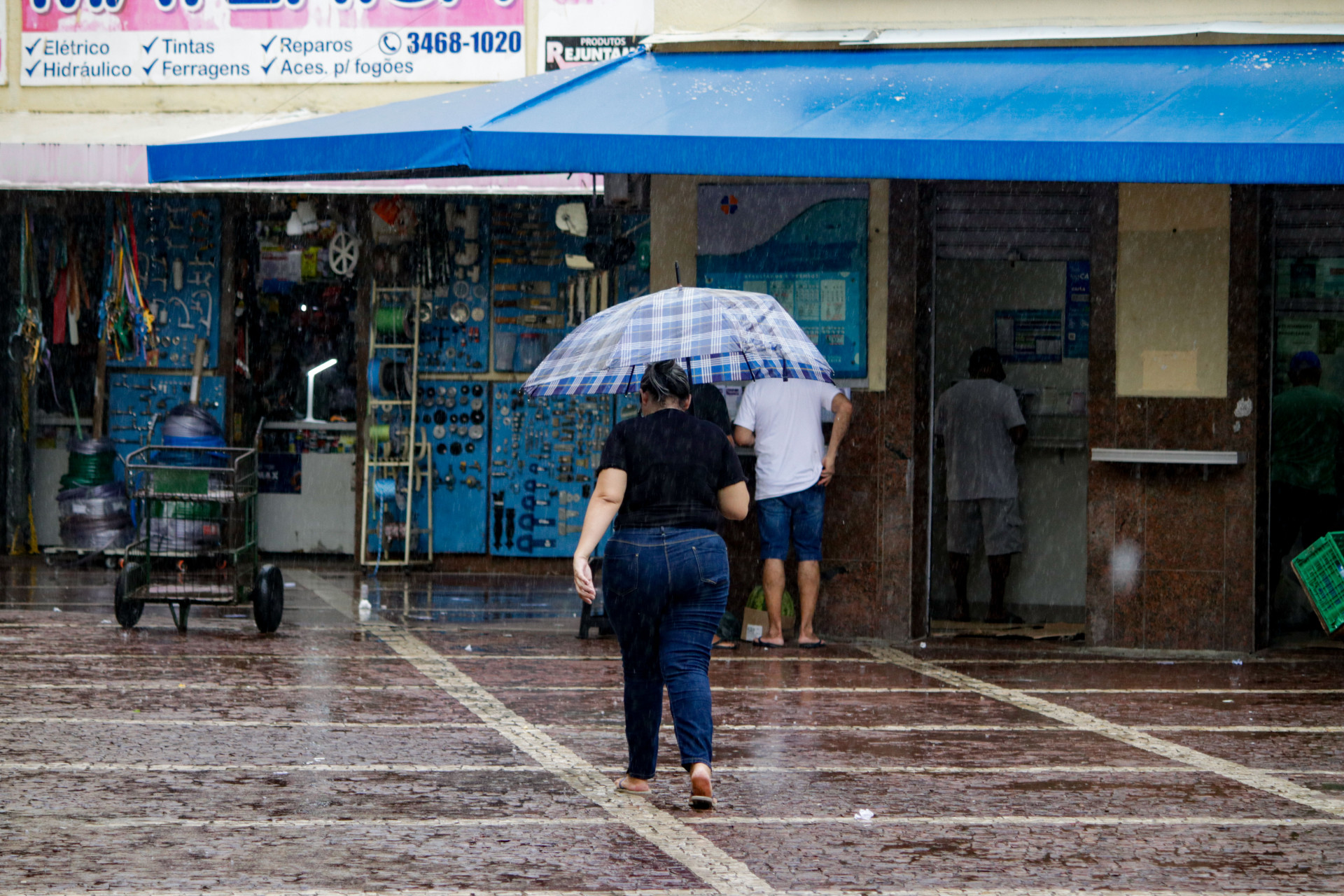 Imagem de apoio ilustrativo: tempo chuvoso no centro de Fortaleza (Foto: Samuel Setubal)