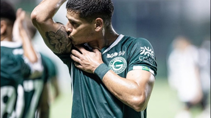 Facundo Barceló anotou dois gols pelo Esmeraldinho no Clássico Goiano