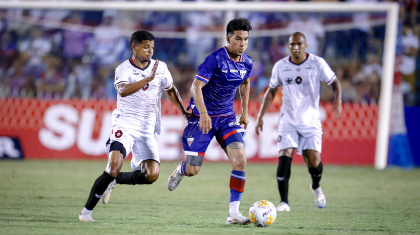 Pol Fernández, volante do Fortaleza, em sua estreia pelo Tricolor