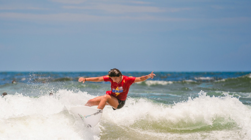 Surfista já esteve na Liga Nescau do ano passado e é irmã do Campeão Mundial Gabriel Medina.