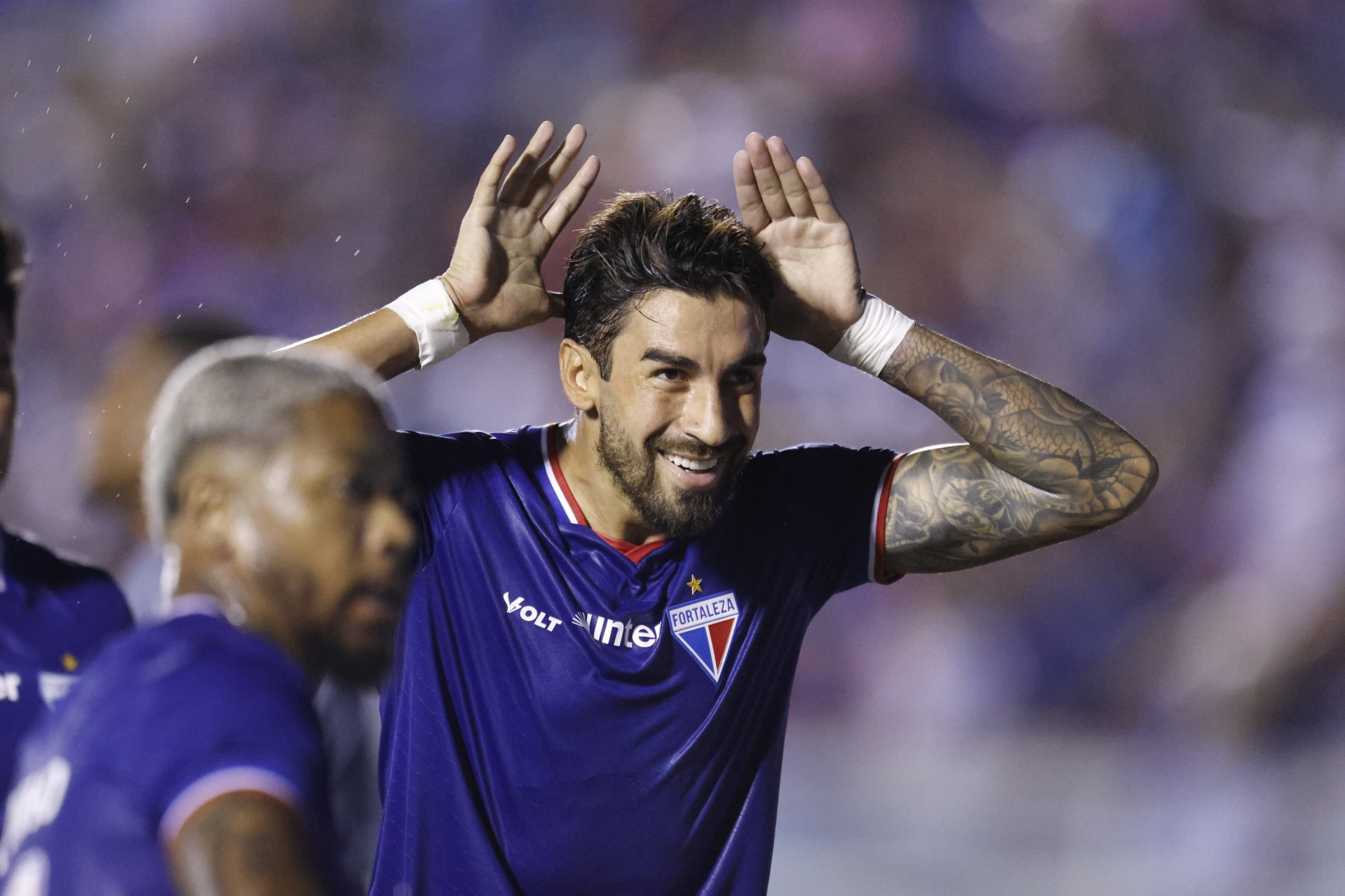 Lucero anotou o primeiro gol do Fortaleza contra o Moto Club (Foto: Aurélio Alves / O POVO)