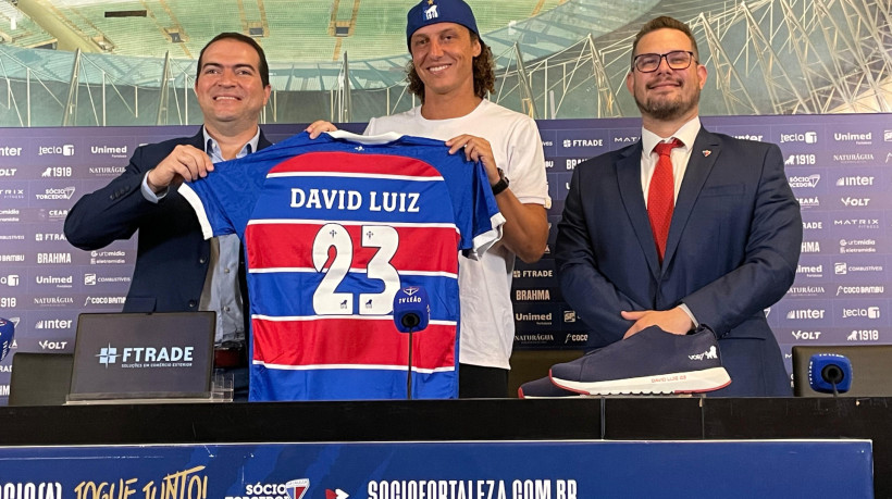 David Luiz, novo zagueiro do Fortaleza, em apresentação oficial na Arena Castelão