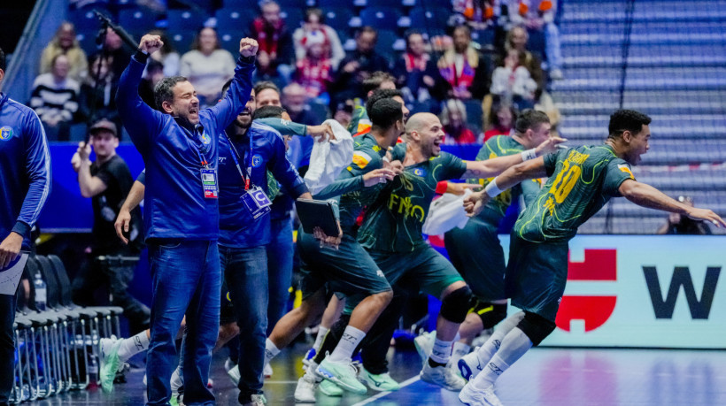 Brasil venceu a Suécia e se classificou pela primeira vez para as quartas de final do Mundial de handebol. 