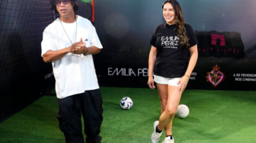 Craque e artista se encontraram em evento de divulgação de filme e jogam bola e compartilharam experiências com o futebol