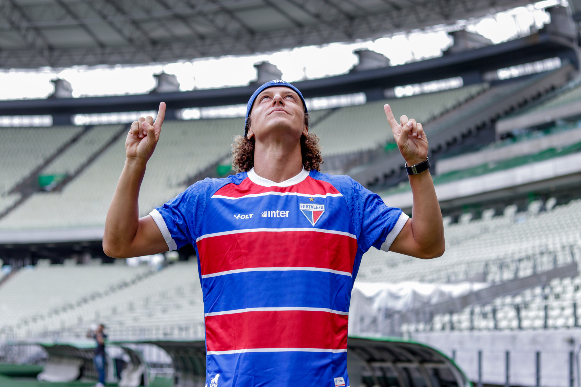 David Luiz, no Castelão, com a camisa do Fortaleza
 (Foto: Samuel Setubal)