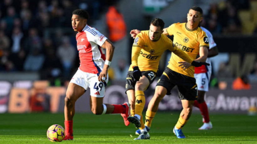 Times desperdiçam boas oportunidades, mas Calafiori, na etapa final, garante o 1 a 0 para os Gunners, fora de casa