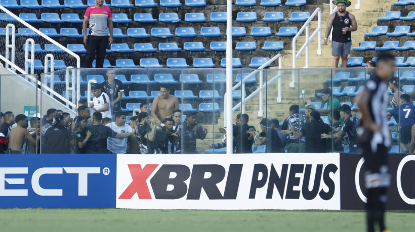 Briga entre organizadas do Ceará no Estádio Presidente Vargas