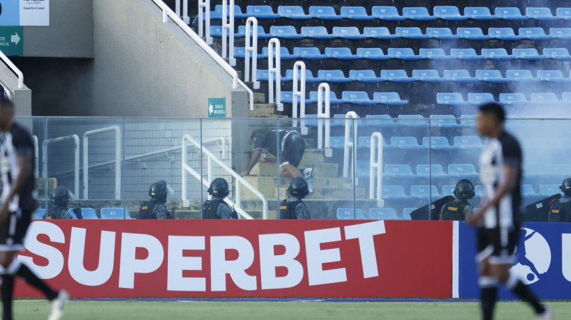 Briga entre organizadas do Ceará no Estádio Presidente Vargas