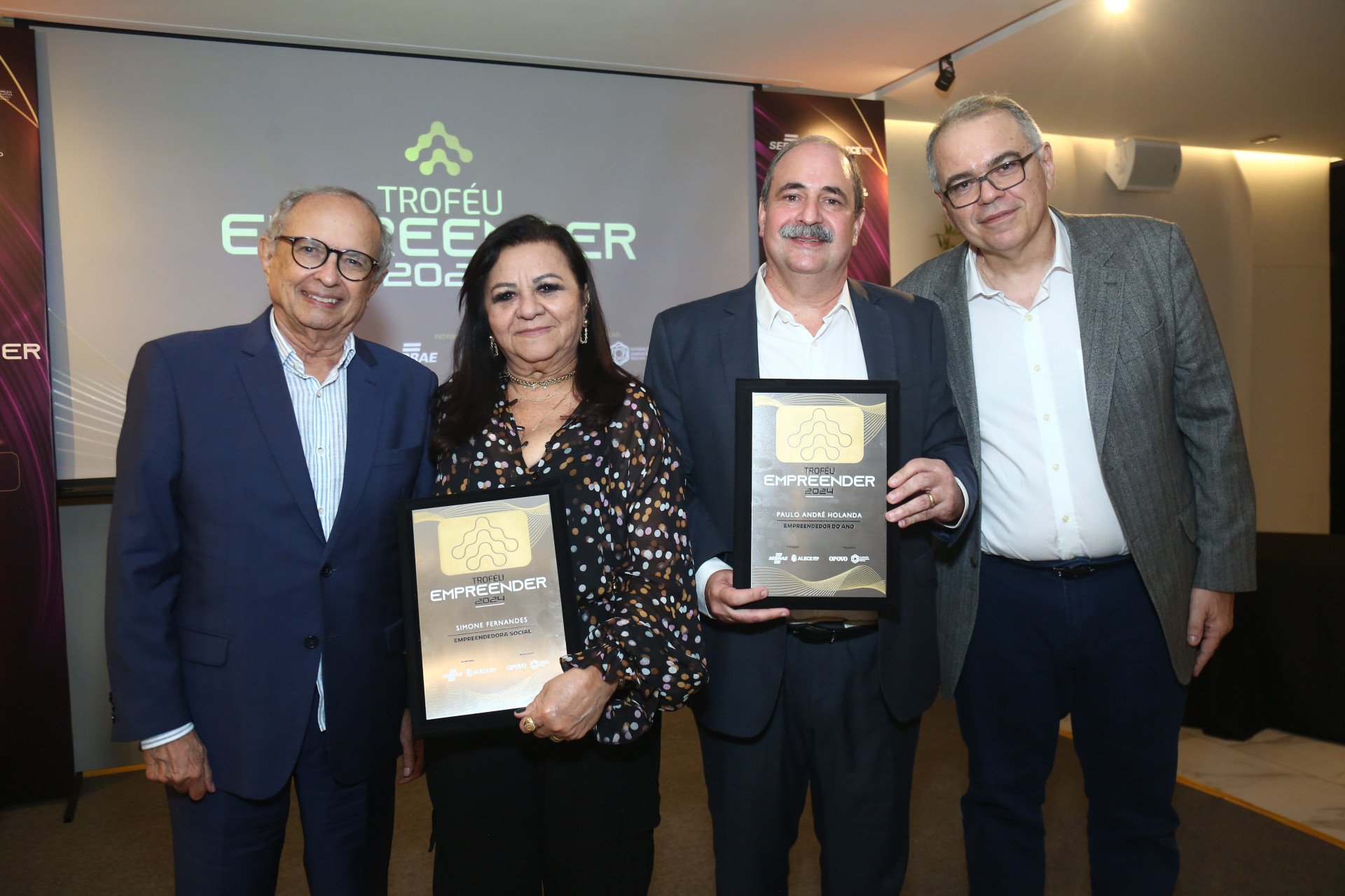 ￼NAZARENO Albuquerque, Simone Fernandes, Paulo André Holanda e João Dummar Neto na entrega do Trófeu Empreender (Foto: JoÃo Filho Tavares)