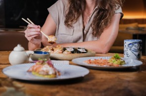 FORTALEZA-CE, BRASIL, 28-01-2025: Rodízios de sushi e as variedades de sabores. Na foto, os sushis do restaurante Mangostine. (Foto: Fernanda Barros/ O Povo)