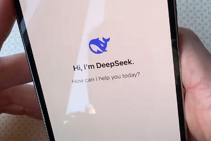 O lançamento de um novo modelo de inteligência artificial (IA) da startup chinesa DeepSeek provocou um reboliço no mercado financeiro internacional nesta segunda-feira (27/01).