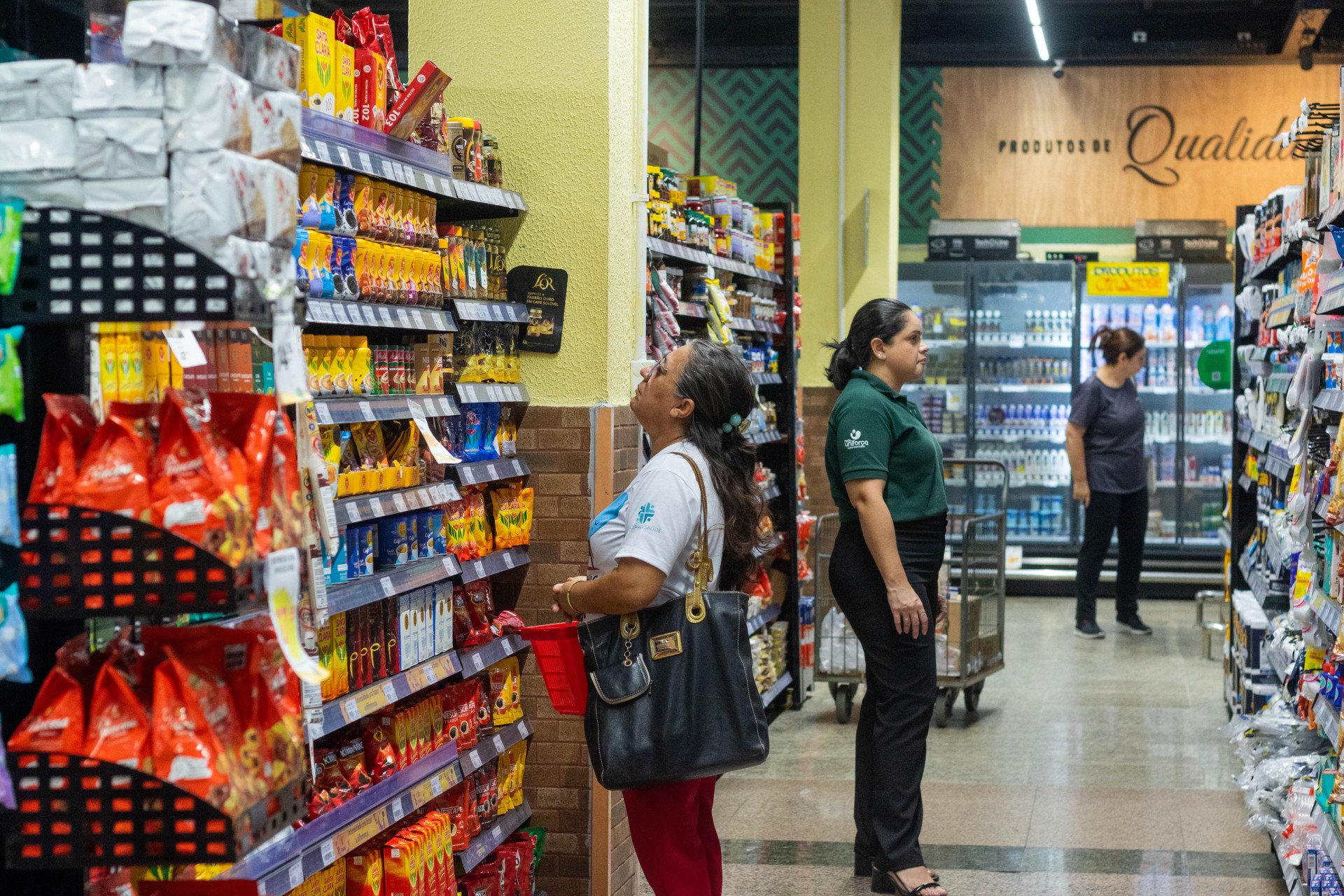 ￼EM JANEIRO, essa cesta está sendo vendida em média por R$ 803,37 (Foto: Lorena Louise/Especial para O POVO)