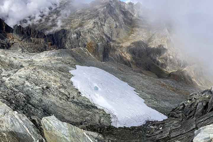 As mudanças climáticas afetaram diretamente a última geleira da Venezuela. Um único pequeno pedaço de gelo restou na rocha. São os últimos vestígios da geleira La Corona, localizada no Pico Humboldt.