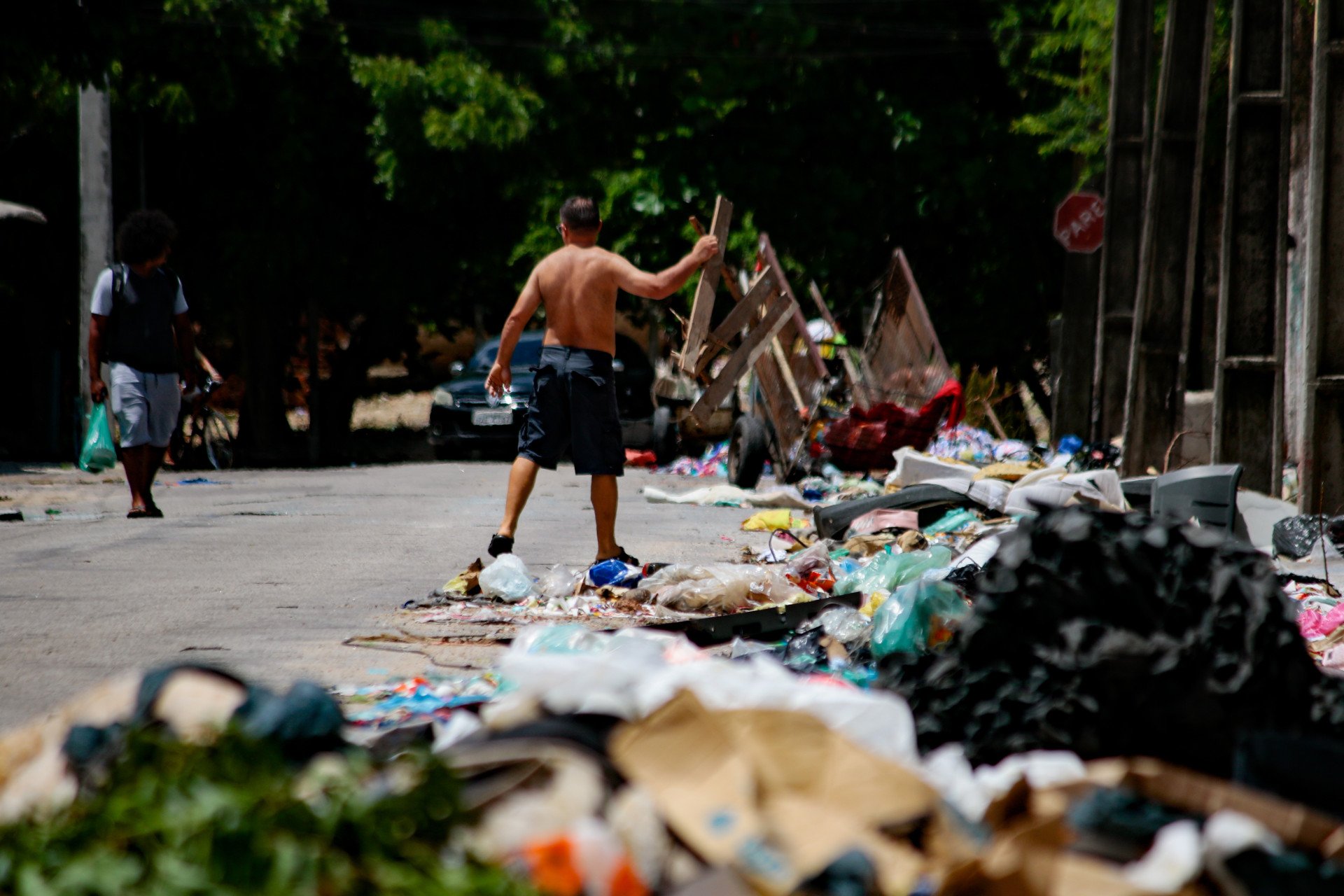 ￼É possível observar acúmulo de lixo em vários bairros da Capital (Foto: Samuel Setubal)