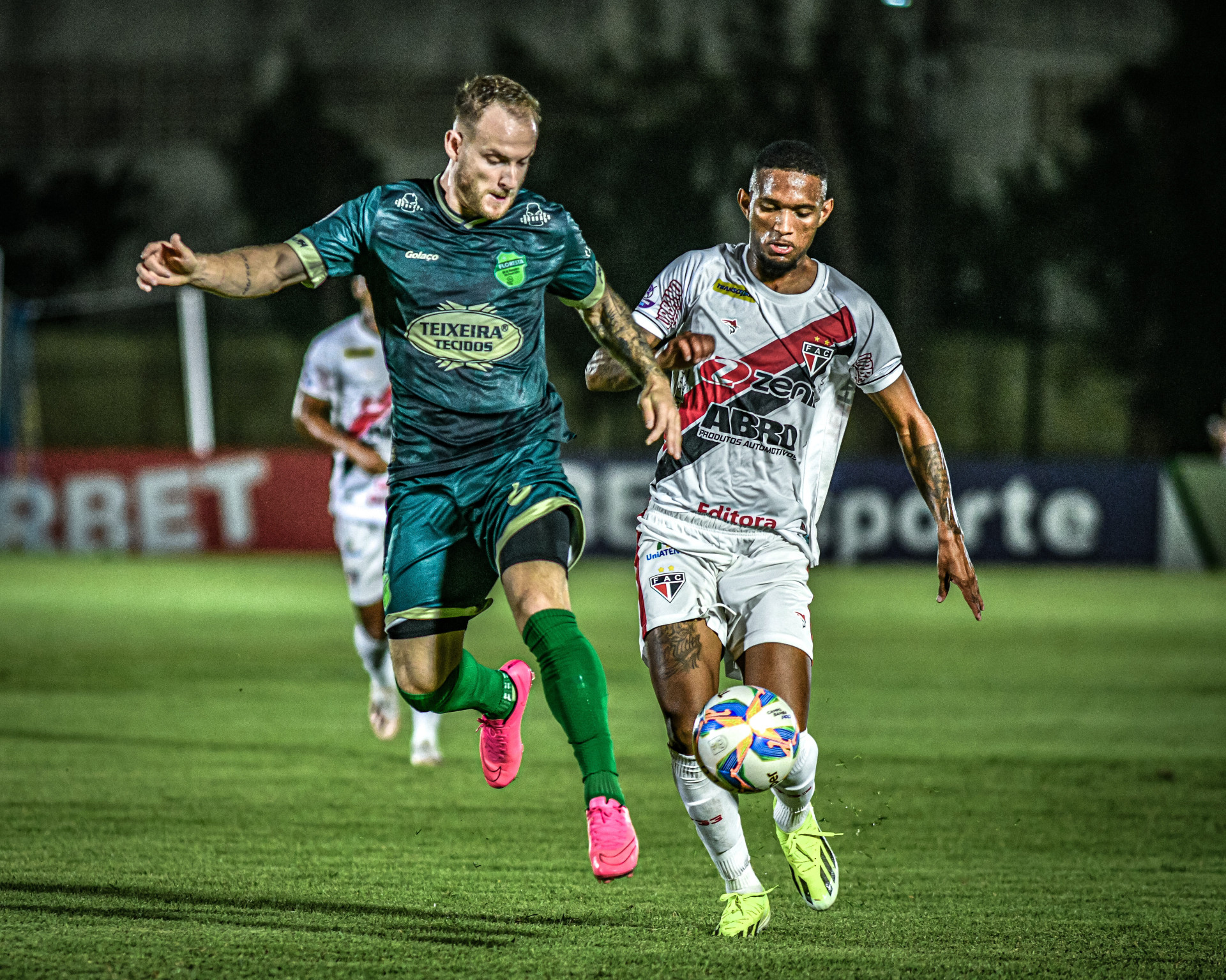 Empate pouco muda situação dos clubes na tabela (Foto: Kely Pereira / Floresta EC)