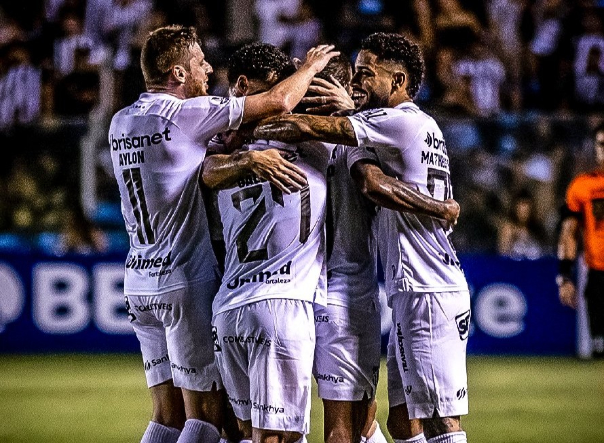 Jogadores do Ceará comemoram gol da vitória diante do Iguatu (Foto: Gabriel Silva / Ceará SC)