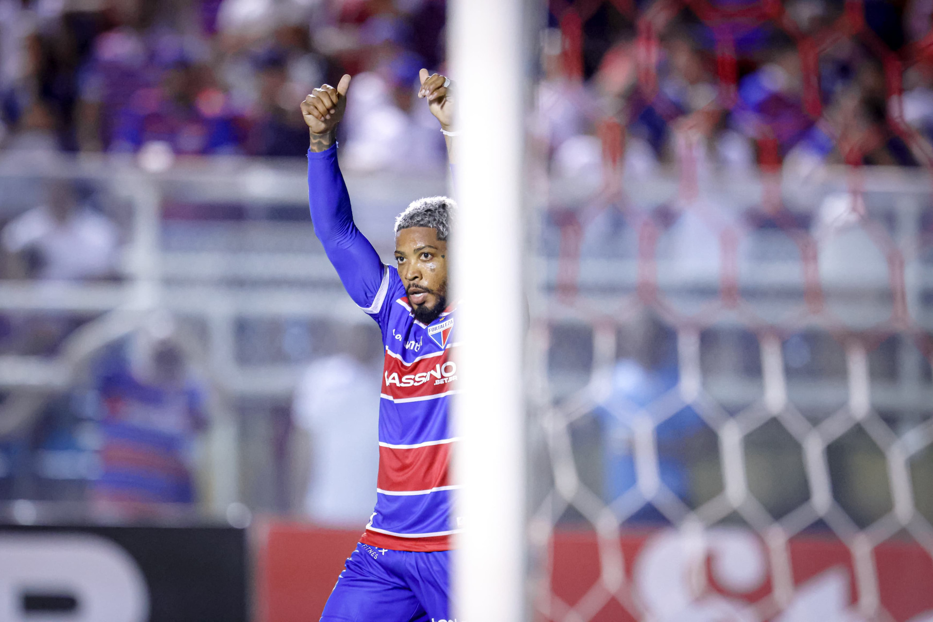 Marinho comemora gol no jogo Fortaleza x Maracanã, no PV (Foto: Aurélio Alves)