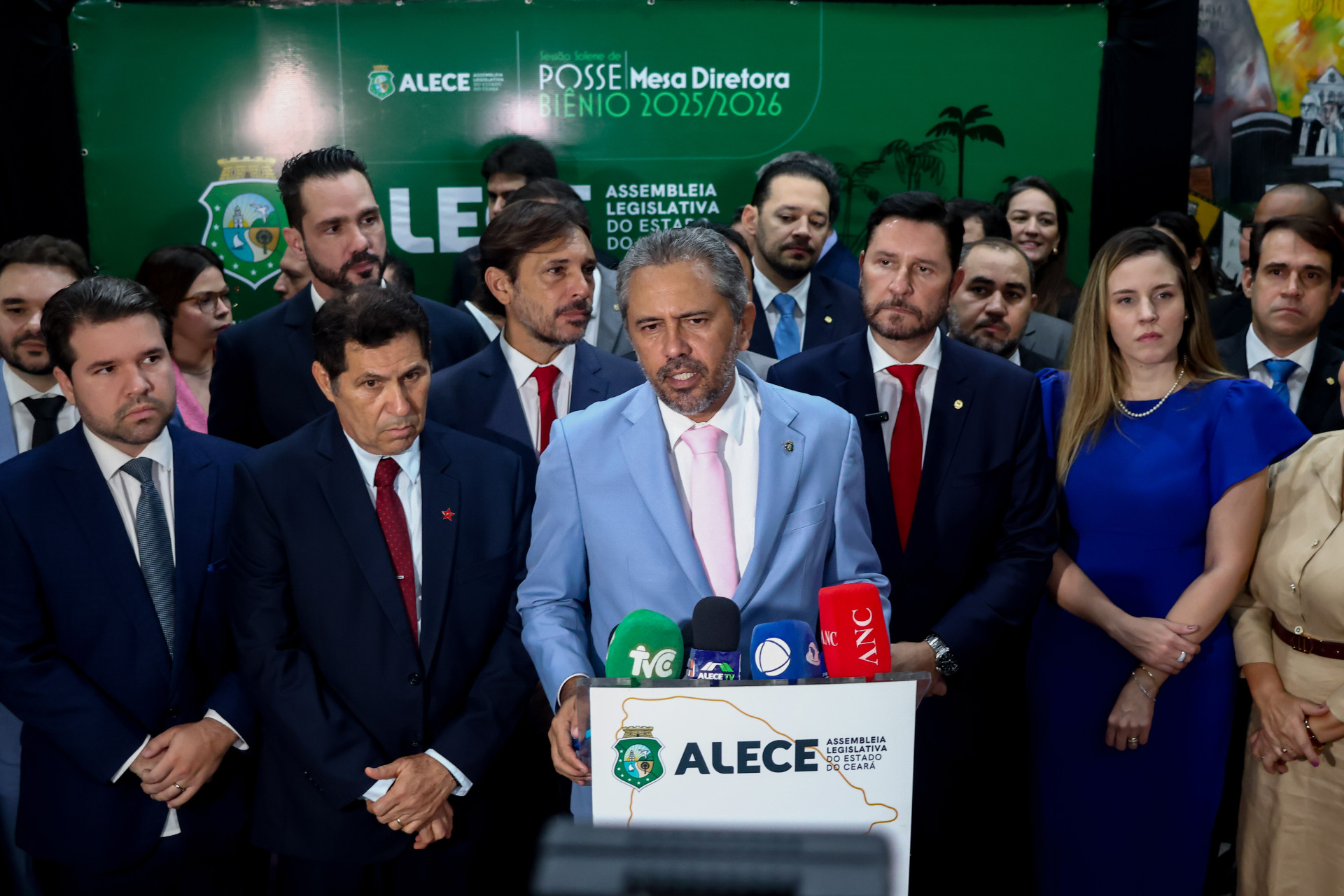 Governador Elmano de Freitas no início dos trabalhos na Assembleia Legislativa (Foto: Samuel Setubal)