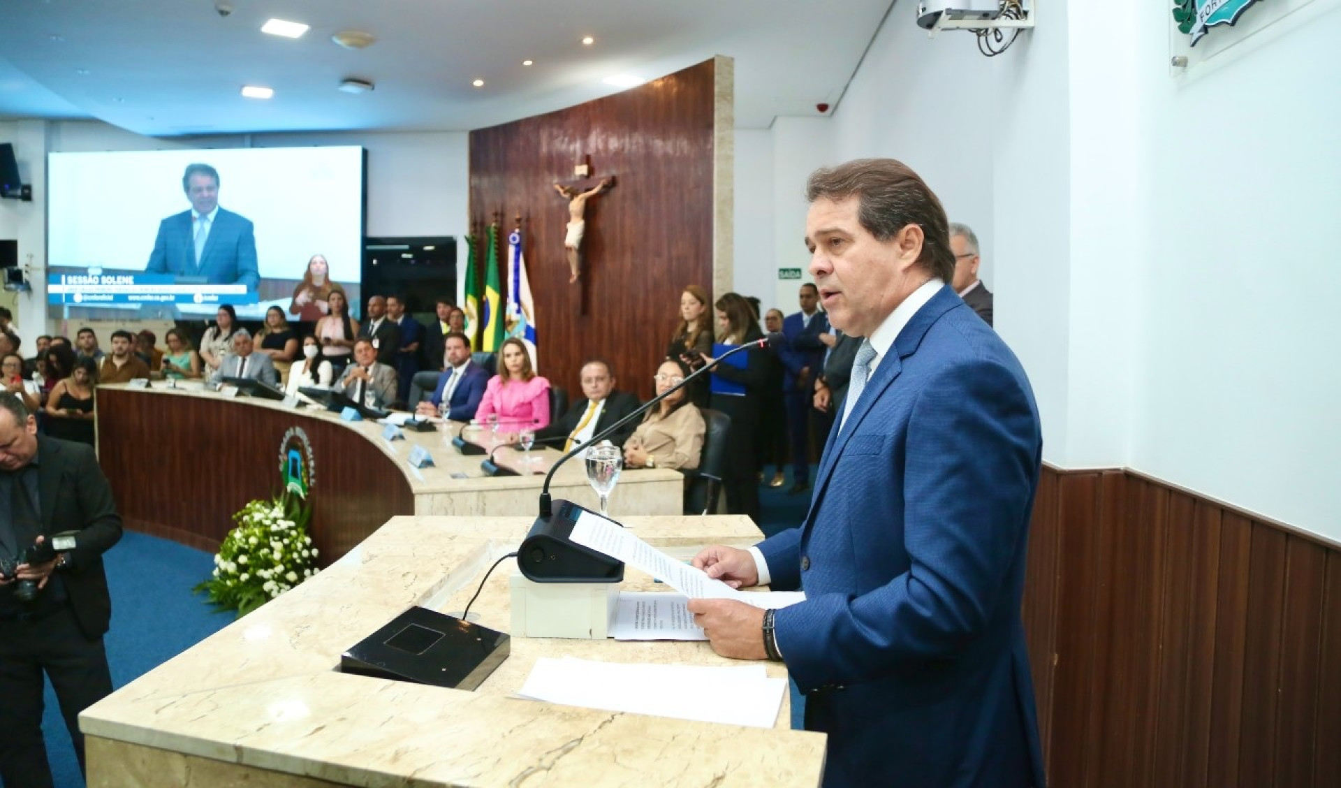 ￼EVANDRO, a vice Gabriella Aguiar e outros nomes da gestão participaram da abertura dos trabalhos legislativos (Foto: Beatriz Boblitz/Prefeitura de Fortaleza)