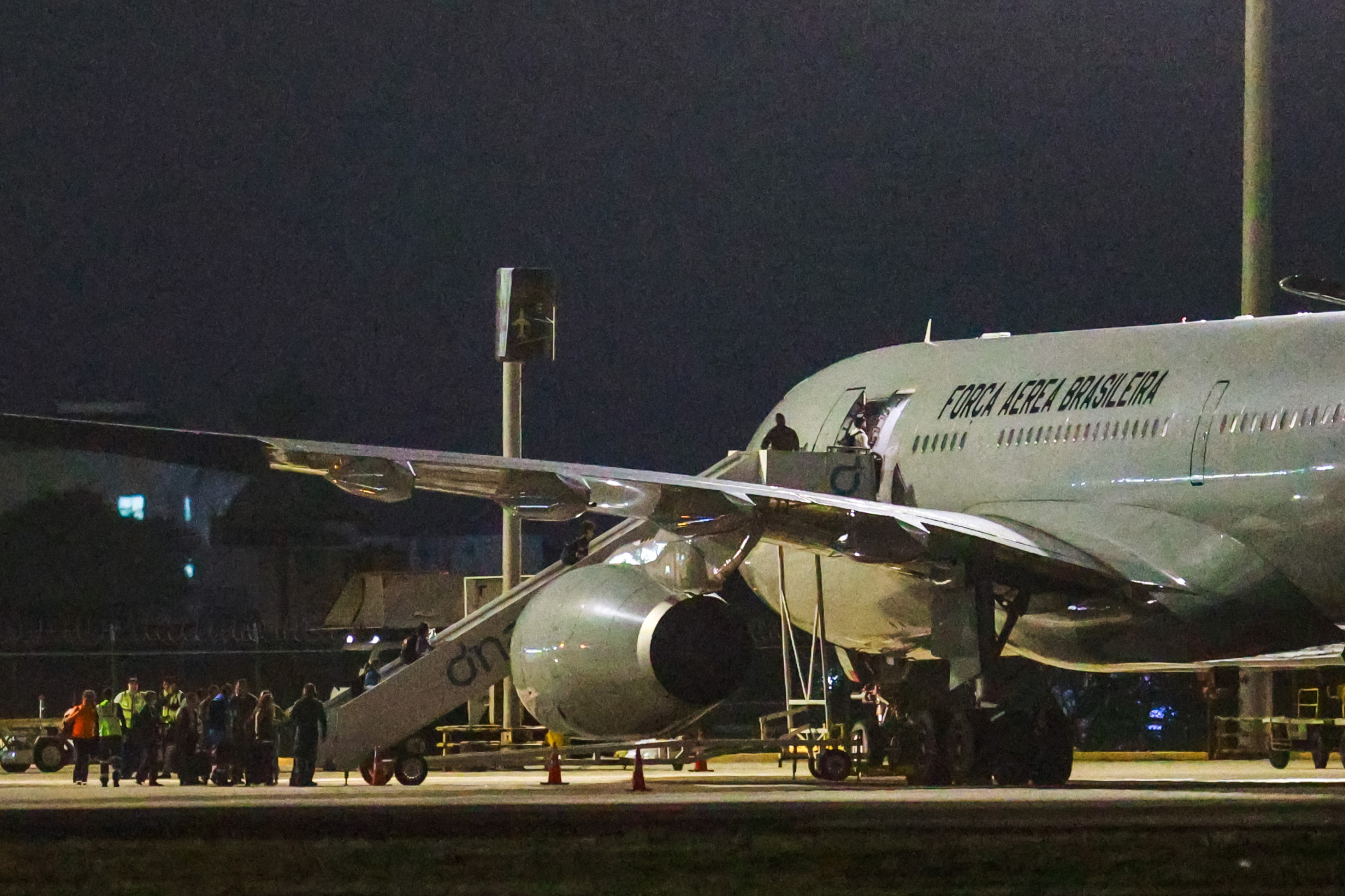 Maior parte dos brasileiros seguiu para Minas Gerais (Foto: FCO FONTENELE)